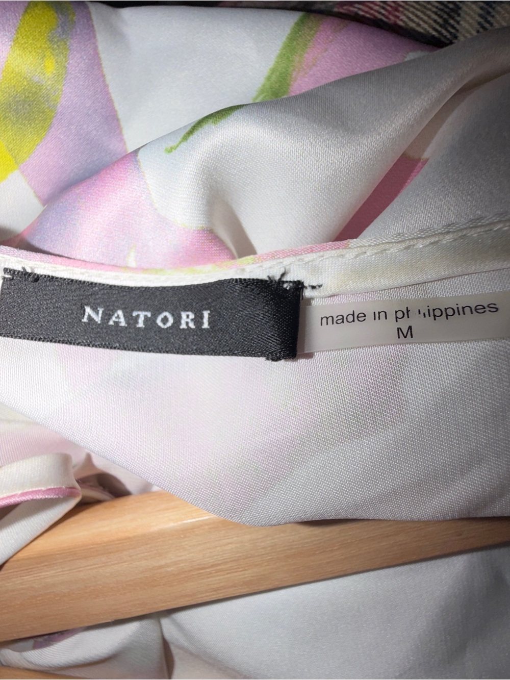 Natori Women's White w/pink/purple Floral Sleep Dress & Robe. Size M - Picture 6 of 11